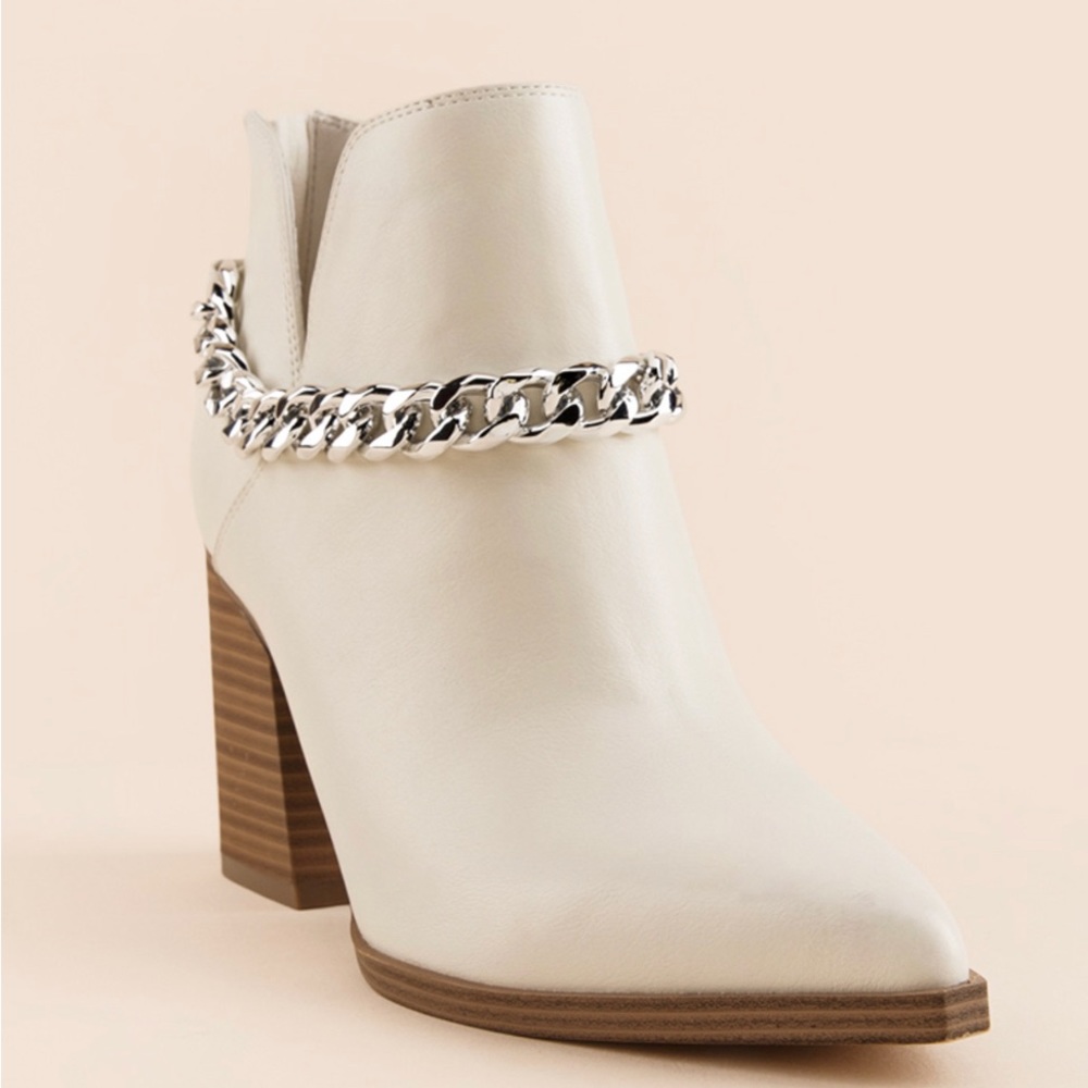 Indigo Rd Ostery Chain Boots Sz 8.5, 10 White Booties